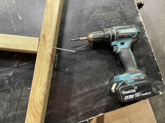 Fixing a shed wall stud in place