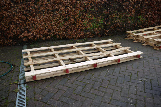 dismantling a pallet