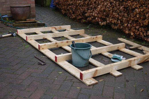 dismantling a pallet