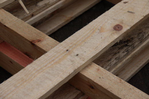 dismantling a pallet