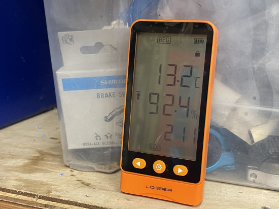 temperature and humidity logger