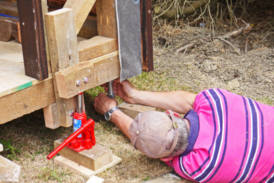 Moving a storage shed - step by step in theory and practice